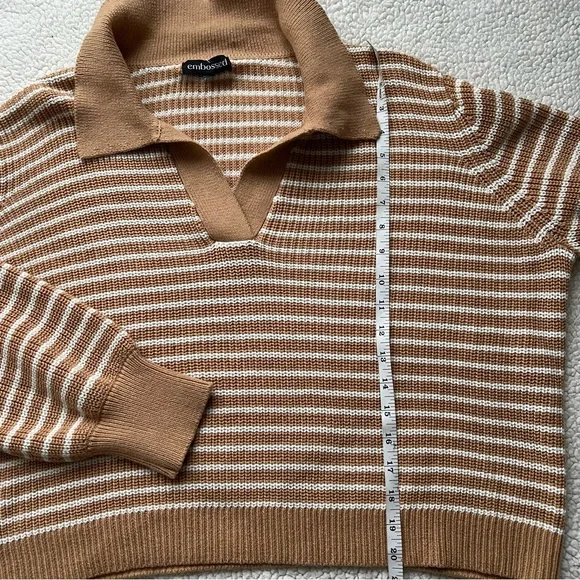 Embossed Striped Collared Knit Sweater - Picture 4 of 7